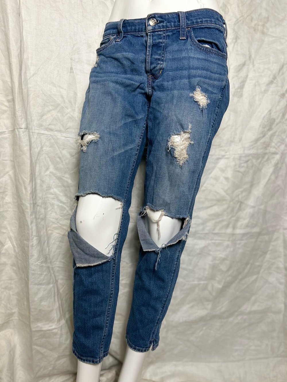 HOLLISTER ULTRA LOW RISE BOYFRIEND JEANS size 3